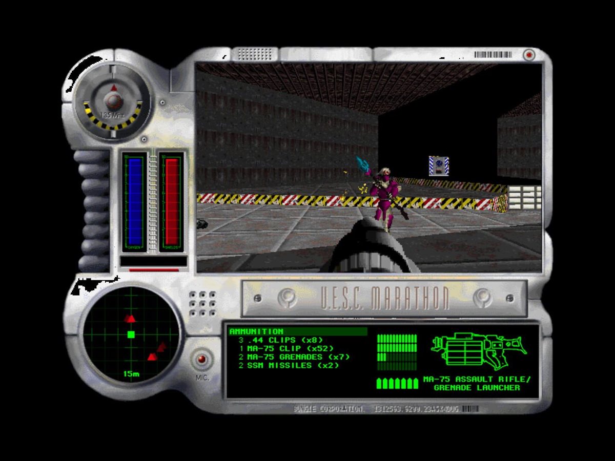 Capture d'écran du jeu de tir à la première personne Marathon, avec l'interface caractéristique du jeu affichant munitions et radar