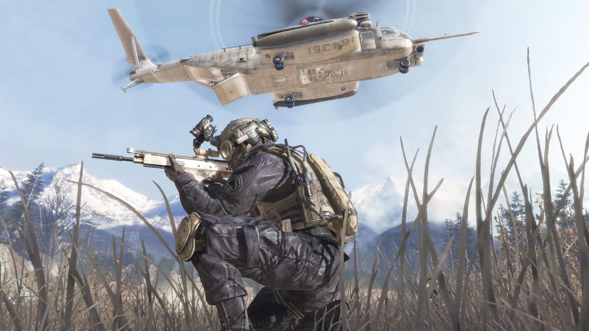 Soldaten in weißer Wintertarnung rennen über ein verschneites Rollfeld, dahinter ein Kampfjet und Rauch, Screenshot aus Modern Warfare 2